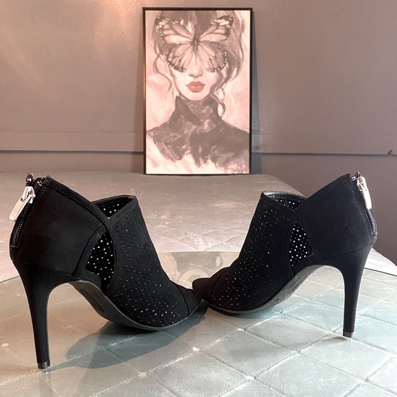 Cristian Siriano heeled booties - Picture 3 of 7